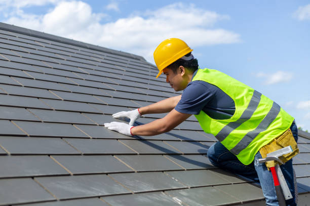 Roof Gutter Cleaning in East Hampton North, NY